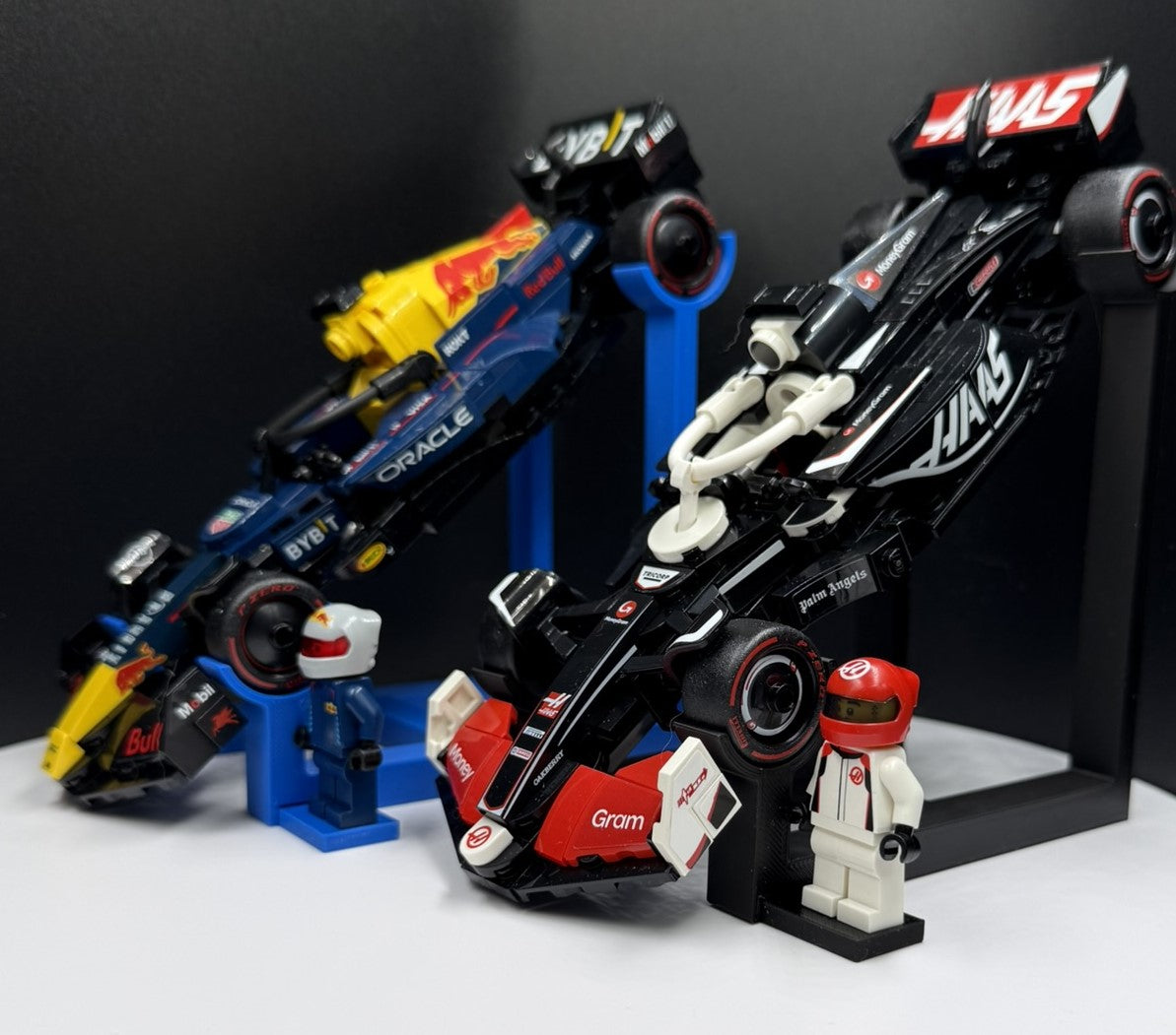 LEGO Speed Champions F1 Display Stand s držákem pro minifigurku –  stojan pro Formula 1 vozy