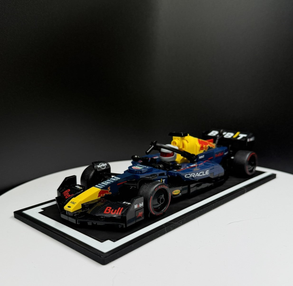 LEGO F1 Display Grid Box – startovní základna
