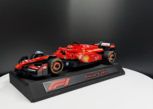 LEGO Speed Champions F1 stojan s týmovou jmenovkou